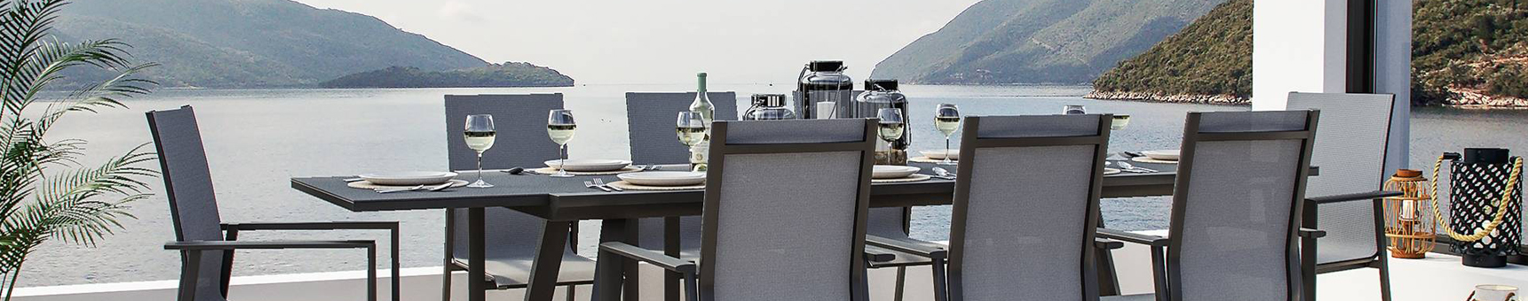 Set da pranzo con tavoli allungabili e sedute